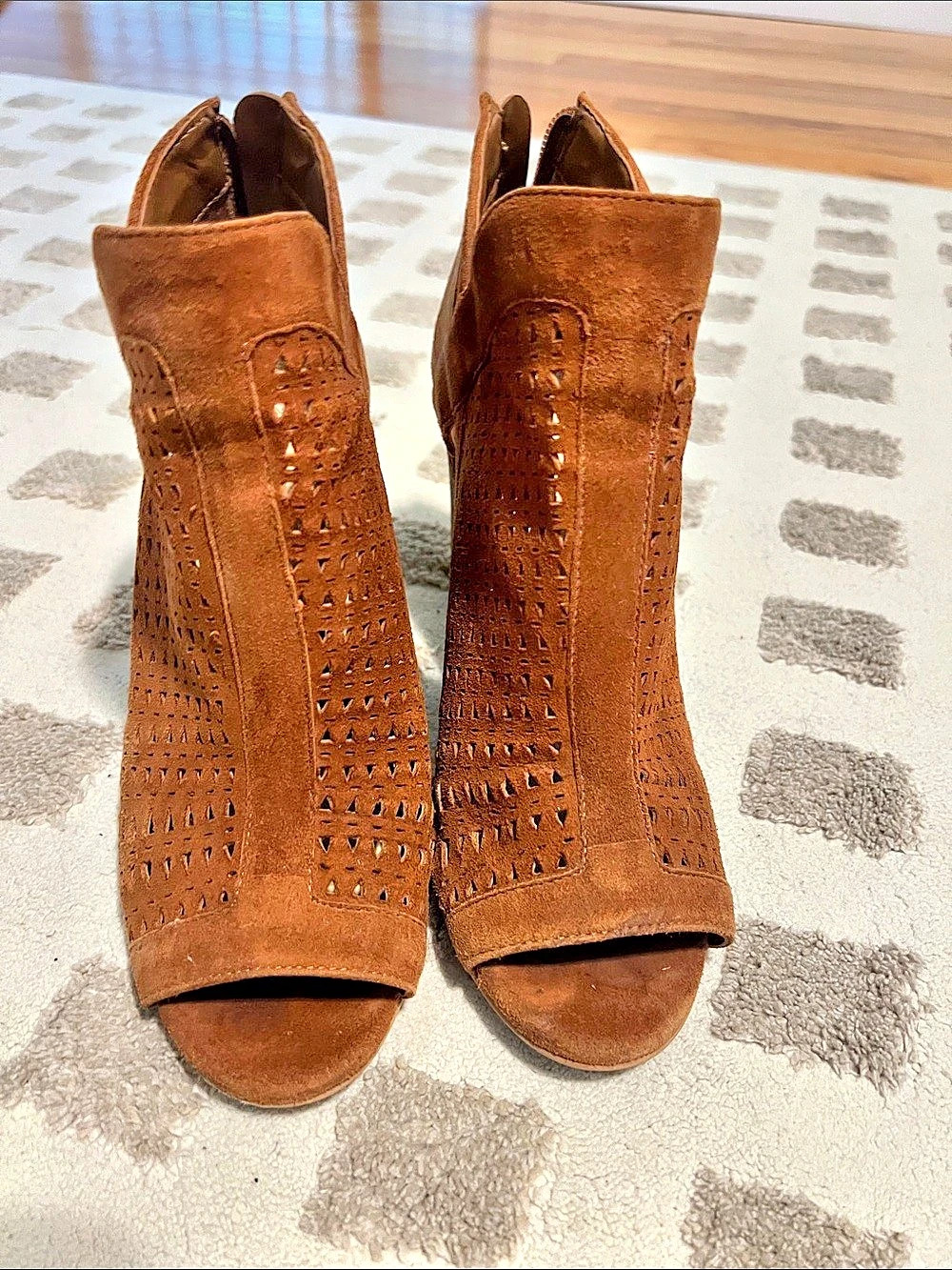 Vince Camuto Peep Toe Booties in Brown US 61⁄2